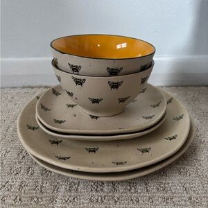 Bee Patterned Cream and Yellow Orange Dinnerware Set